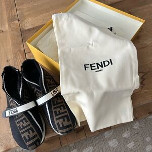 Pre-owned Fendi Love Sneakers